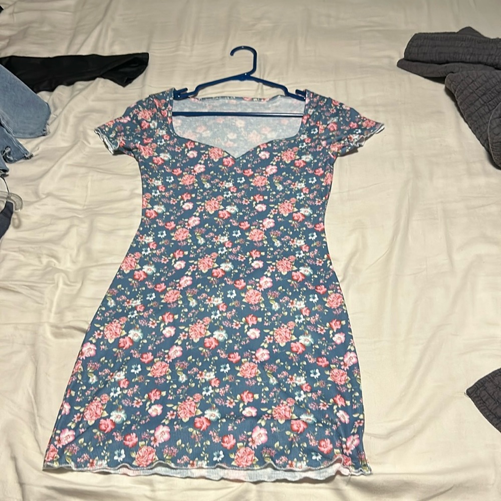 Floral print sweetheart neck bodycon dress